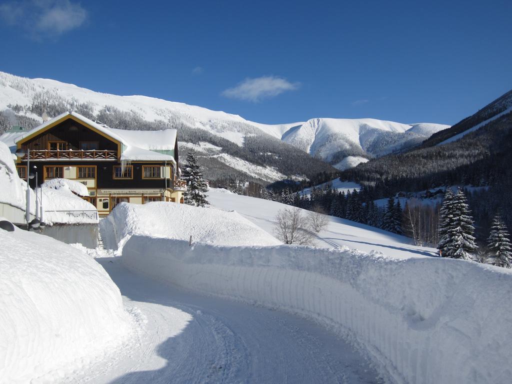 Hotel Zatisi Špindlerŭv Mlýn Buitenkant foto