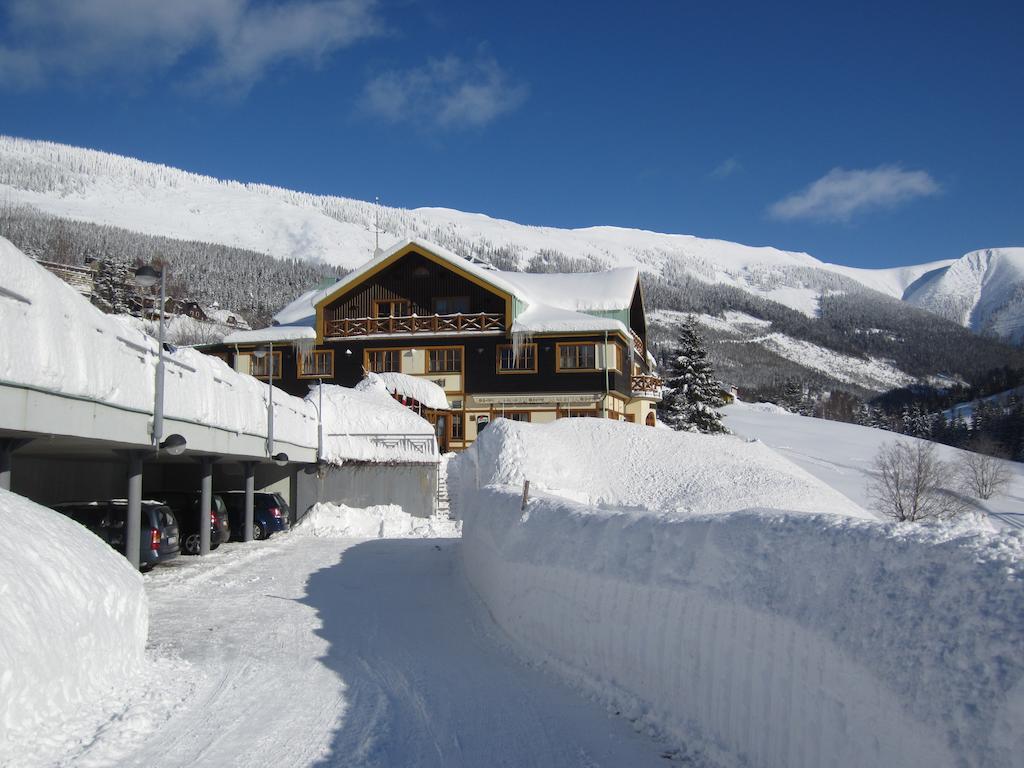 Hotel Zatisi Špindlerŭv Mlýn Buitenkant foto