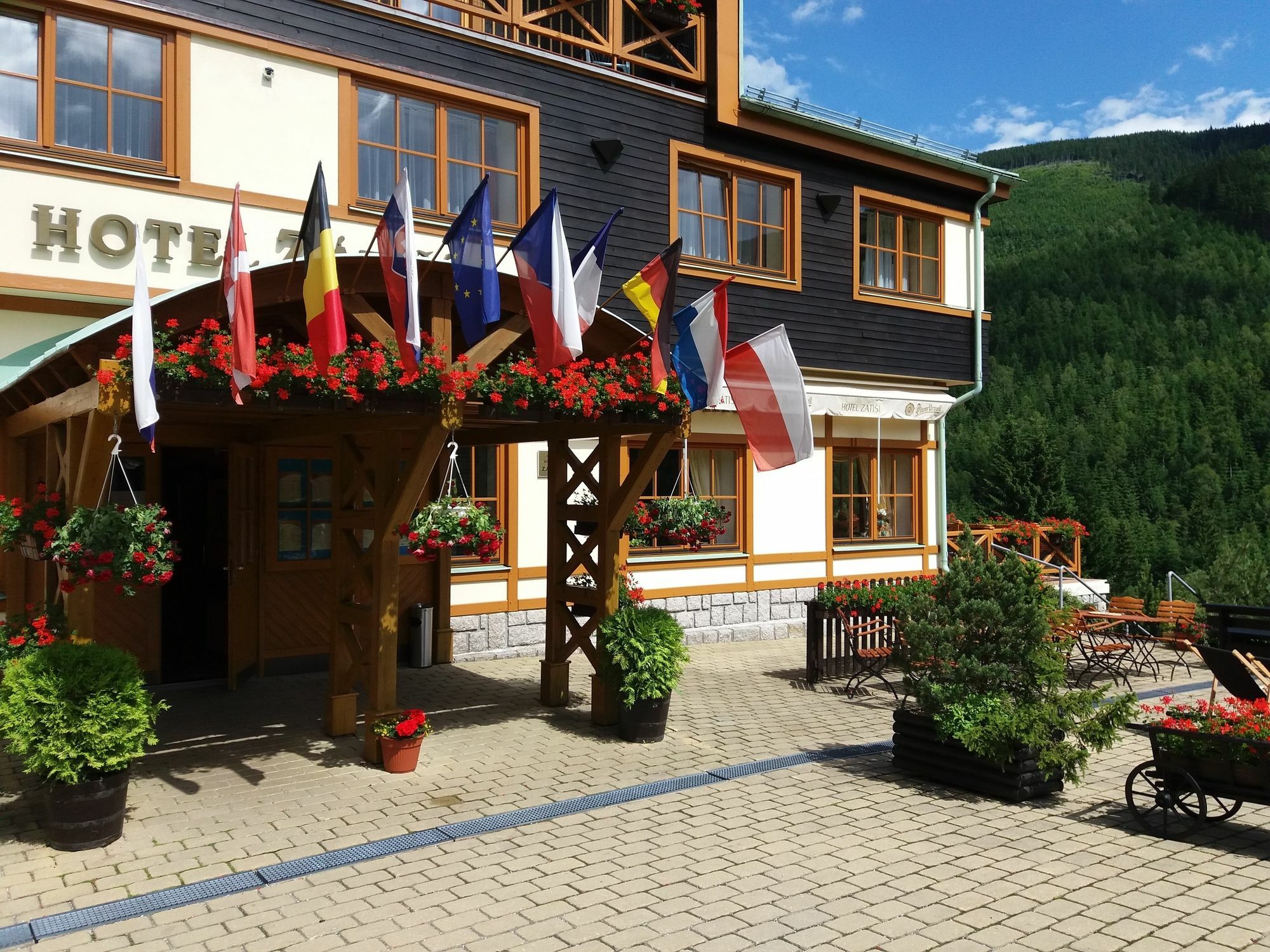 Hotel Zatisi Špindlerŭv Mlýn Buitenkant foto